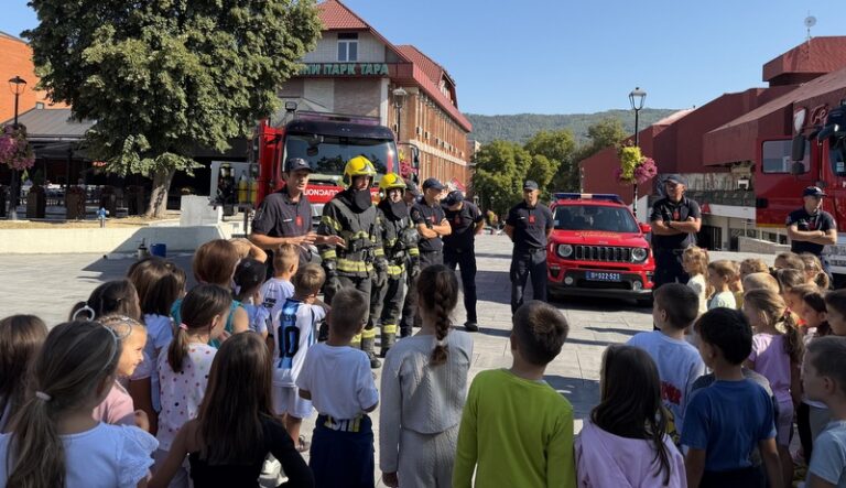 (VIDEO): Vatrogasci-spasioci pokaznom vežbom obeležili svoj dan